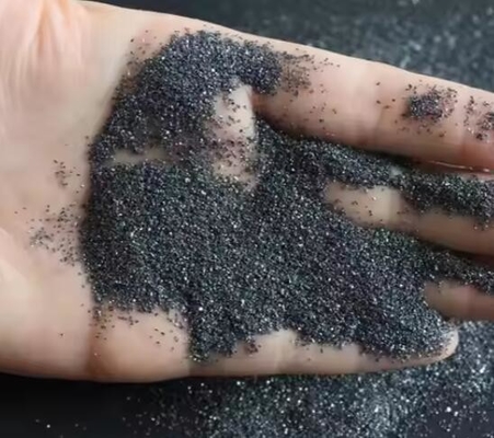 Schwarzgrünes Siliziumkarbidpulver 98% Reinheit SiC Grit Feinstaub für metallurgische Feuerfeststoffe