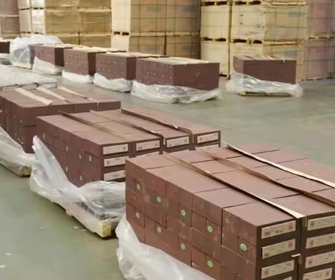 Hohe Reinheit 98% MgO Magnesit Feuerfeste Ziegel tot verbrannt Magnesieziegel für Zementöfen