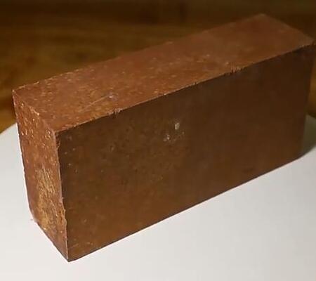 Hochtemperaturfeuerfeste Magnesiumziegel Ausgezeichnete Schlackbeständigkeit Sinter Magnesieziegel für Stahlöfenverkleidung