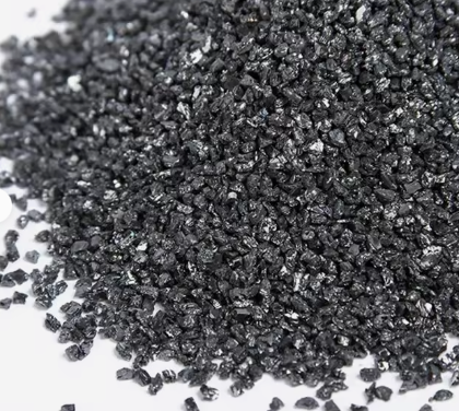 Hochwertiges, schwarzes Siliziumkarbid-Schmirgelpulver mit einer Reinheit von 97–99 %