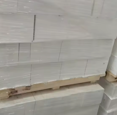 Hochreines Aluminiumoxid, geschmolzener Korund-Mulit-Ziegelstein, Hochtemperatur-Ofenofen, feuerfeste Korund-Mullit-Ziegelsteine